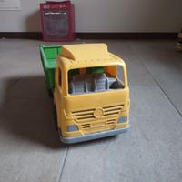 camion giocattolo 
