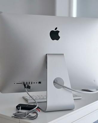 Apple iMac 21.5" + Tastiera + Mouse Apple + SSD 2