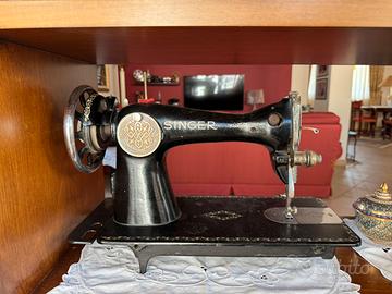 Macchina da cucire Singer antica