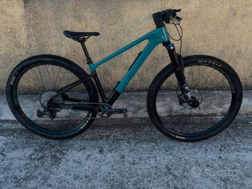 FOCUS RAVEN 8.8 CARBON 29”