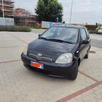 Toyota Yaris 1000 16v benzina 2001 LEGGI
