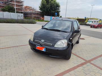 Toyota Yaris 1000 16v benzina 2001 LEGGI