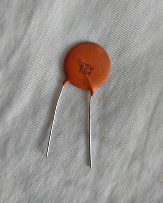 Condensatore per chitarra 104
