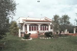 Villetta di recente costruzione con 5500m terreno