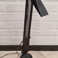 Lampada a braccio oscillante