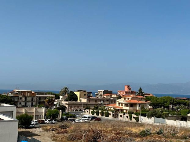 Lazzaro vista mare bilocale arredato