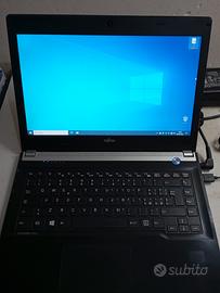PC portatile I3 Fujitsu RAM 8 Giga