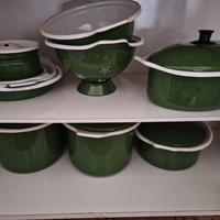 batteria di pentole smaltate vintage