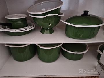 batteria di pentole smaltate vintage