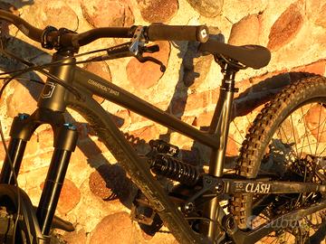 commencal clash 2025