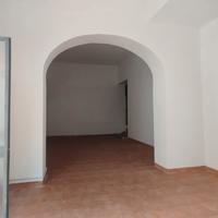 Casoria locale doppio ingresso c1