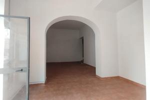 Casoria locale doppio ingresso c1