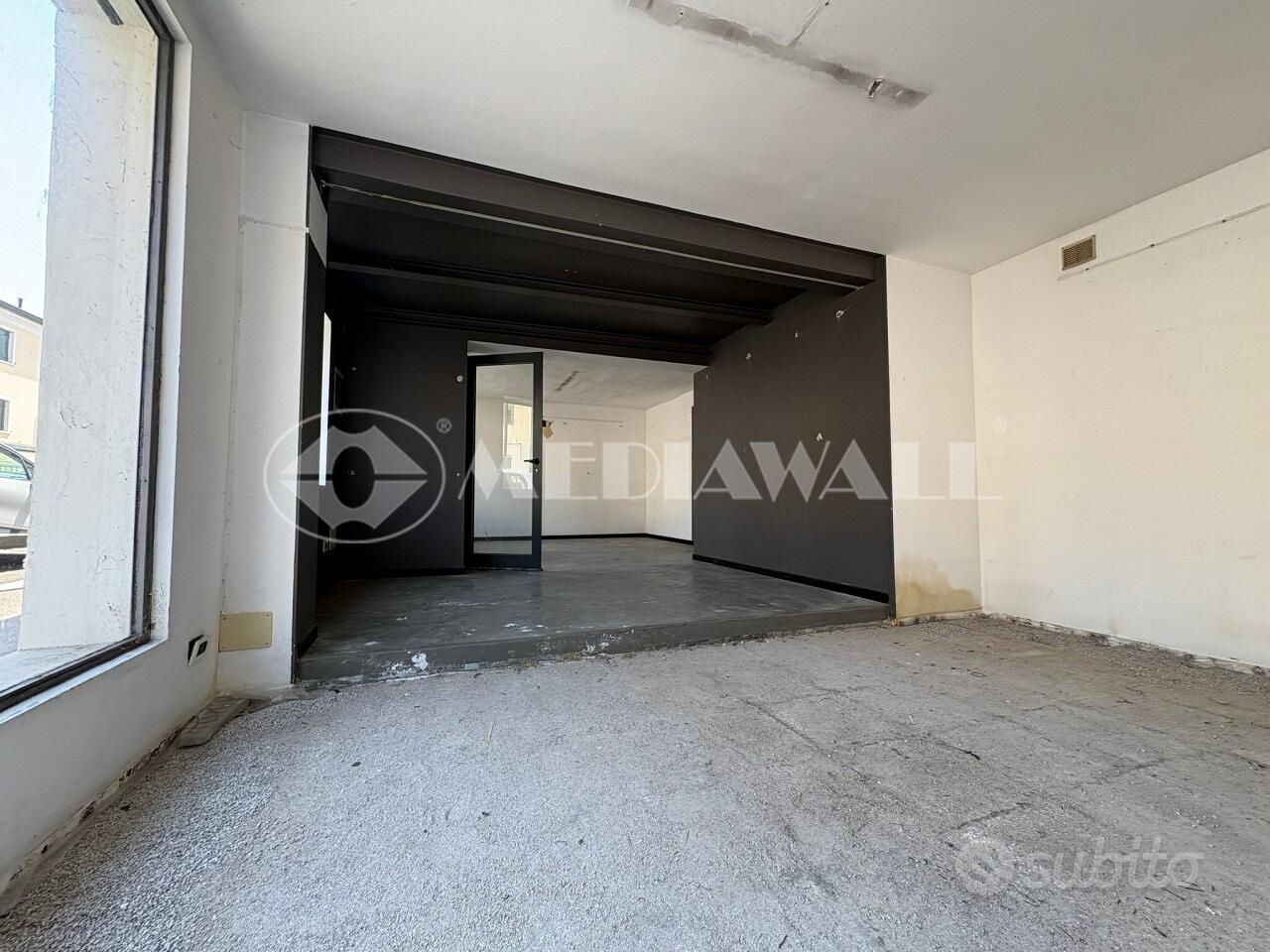 2 Vetrine a Pordenone - Vista 4