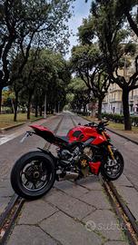ducati streetfighter v4s 