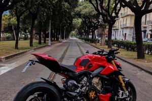 ducati streetfighter v4s 