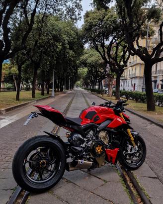 ducati streetfighter v4s 