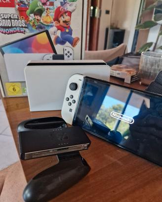 nintendo switch oled + pokemon scudo + custodia 