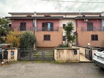 Villetta su 3 livelli in via Dante Alighieri