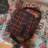 zaino a tracolla eastpak