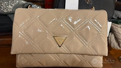 Borsa Guee