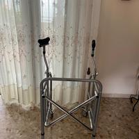 Deambulatore ascellare per anziani