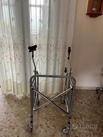 Deambulatore ascellare per anziani