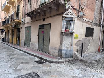 Locale commerciale con magazzino