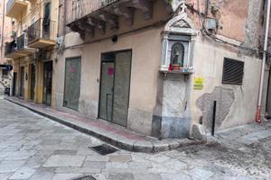 Locale commerciale con magazzino