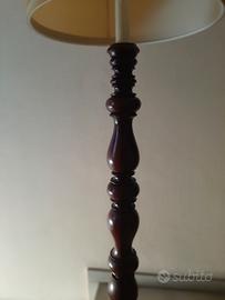 Lampada alta in legno