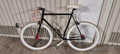 Bicicletta artigianale scatto fisso
