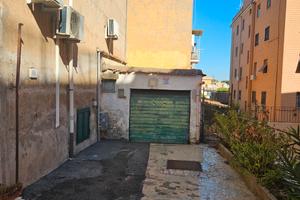 BOX-MAGAZZINO via delle Robinie Centocelle
