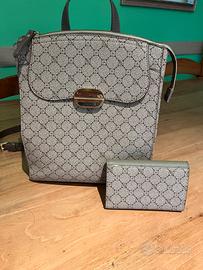 Borsa con portafoglio