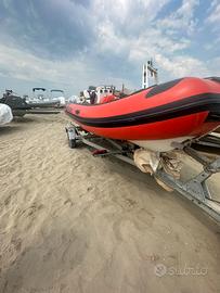 Gommone con motore evinrude