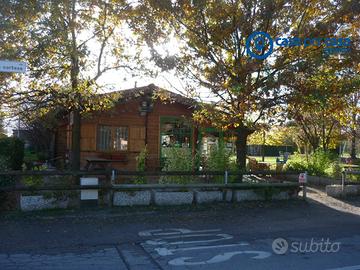 AFFERMATO LOCALE COMMERCIALE CON AMPIO GIARDINO ES