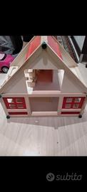 casetta  bambole in legno con 3 personagg e mobili