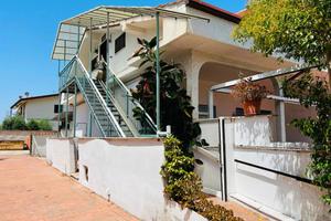 Pomezia Martin Pescatore intero fabbricato da ciel