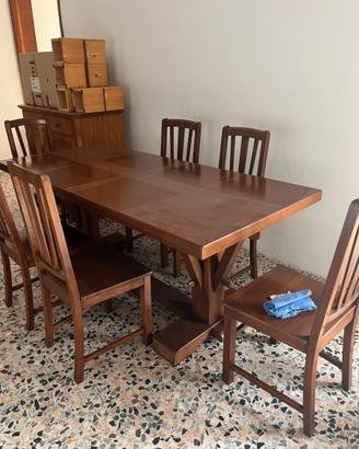 Tavolo con sedie