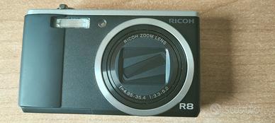 RICOH R8   COME NUOVA