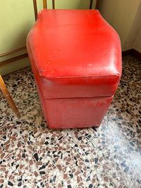 Pouf imbottito Design Pop e scalino nascosto