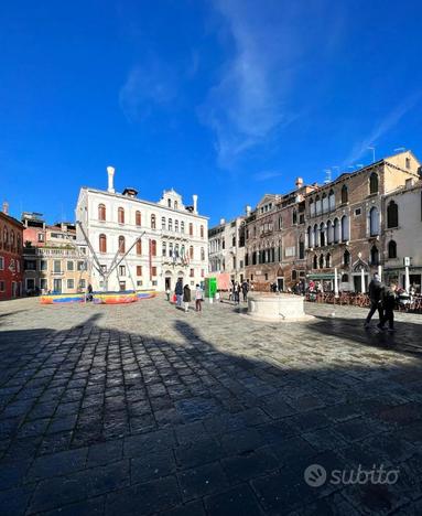 NEGOZIO A VENEZIA