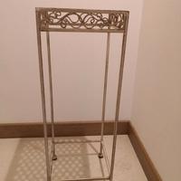 Sgabello per fiori in metallo