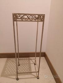 Sgabello per fiori in metallo