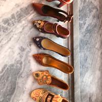 Scarpe in ceramica dipinte