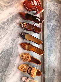 Scarpe in ceramica dipinte