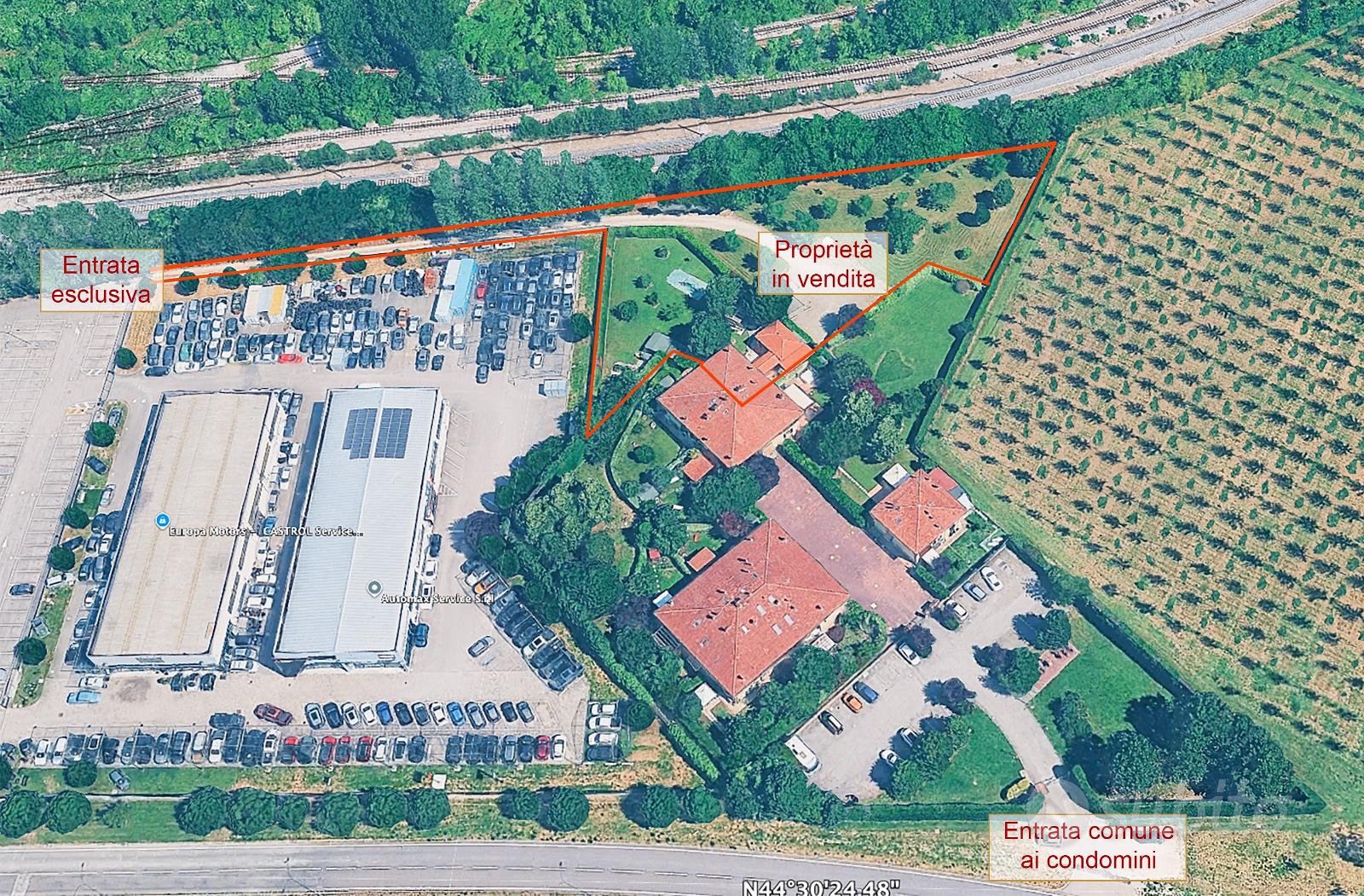 Ampio appartamento su tre livelli con grande giard