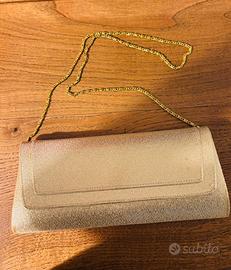 Pochette color oro con tracollina Abbigliamento e Accessori In