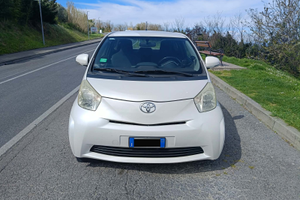Toyota iq