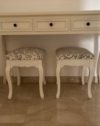 Consolle Shabby Chic Bianca e 2 Sgabelli Imbottiti