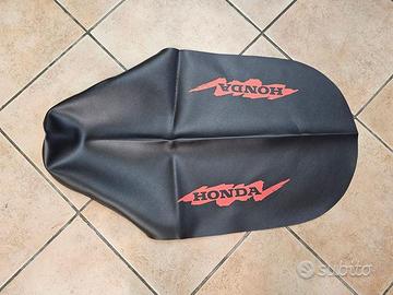 Copertina nera sella Honda Dominator 650