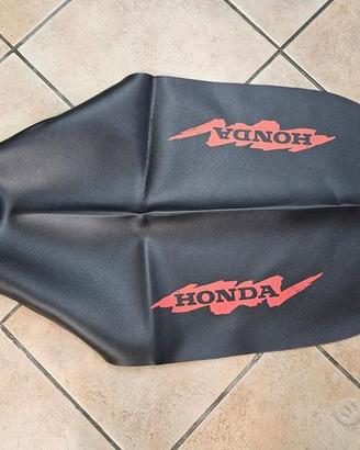 Copertina nera sella Honda Dominator 650